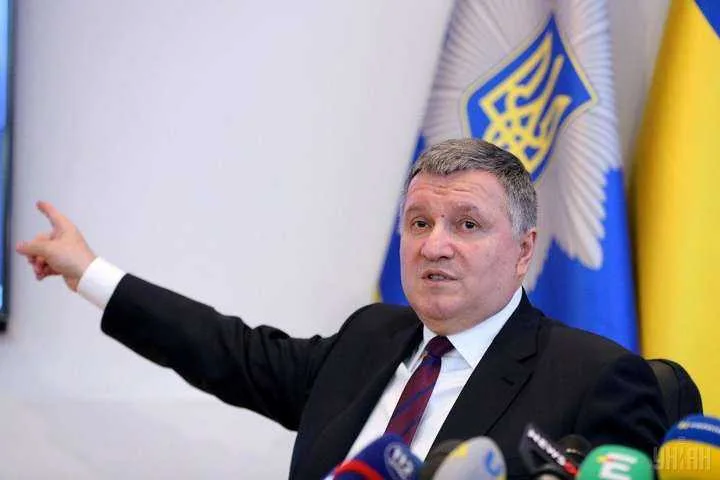 “Вечных людей нет”. В Слуге народа попробуют подготовить замену Авакову