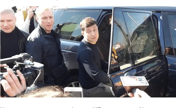 Для кортежу Зеленського перекрили дорогу на Позняках (Відео)