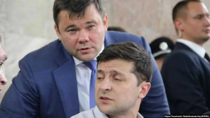 Зеленский испугался людей в троллейбусе. Богдан решает кого пускать в троллейбус к Зеленскому, а кого нет – From-UA: Новини України