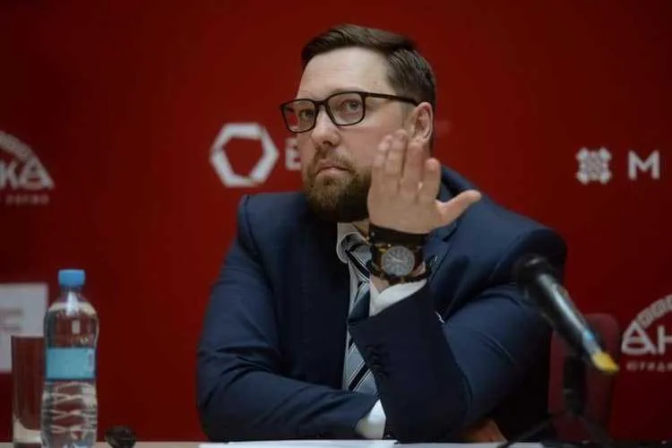 Олексій Шевчук зриває підрахунок голосів в Оболонському районі