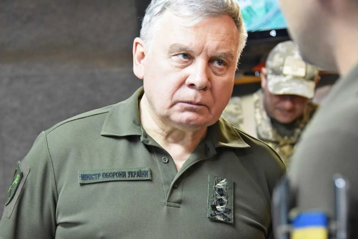 Міністру оборони нарахували 753 171 грн, матеріальна допомога 75 тисяч