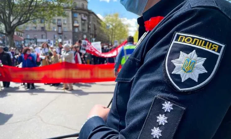 9 мая в Украине Полиция открыла несколько производств из-за красных флагов и георгиевских ленточек — – From-UA: Новини України
