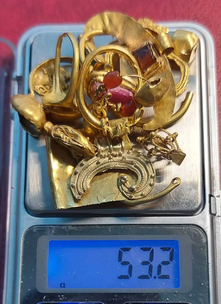 Неймовірний скарб. Продають на вагу.