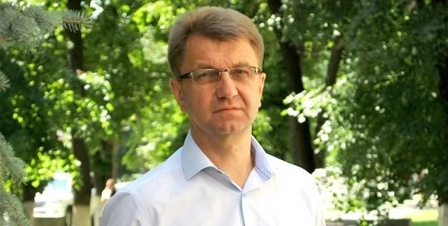 Виталий Войцеховский – матерый коррупционер и водочный делок идет в Раду от “слуг”