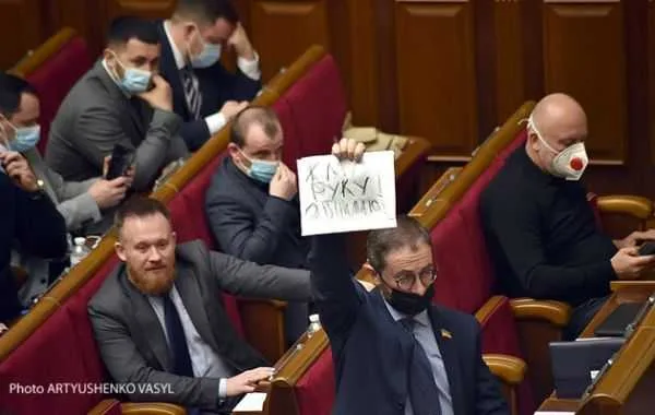 Задача коррупционеров — избежать тюрьмы и убить проверку деклараций