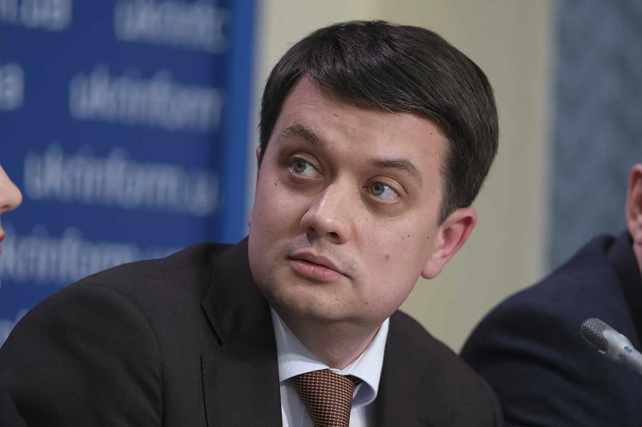 Подвійне дно Розумкова. Чи зуміє “Розумна політика” розколоти “Слугу народу”