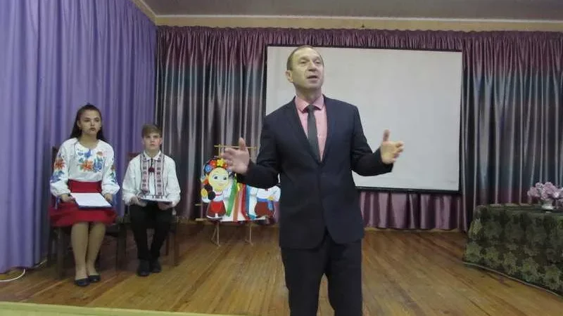 На скандального викладача КНУ ім. Шевченко – Захарченко Петра Павловича колеги подали в суд за наклеп – From-UA: Новини України