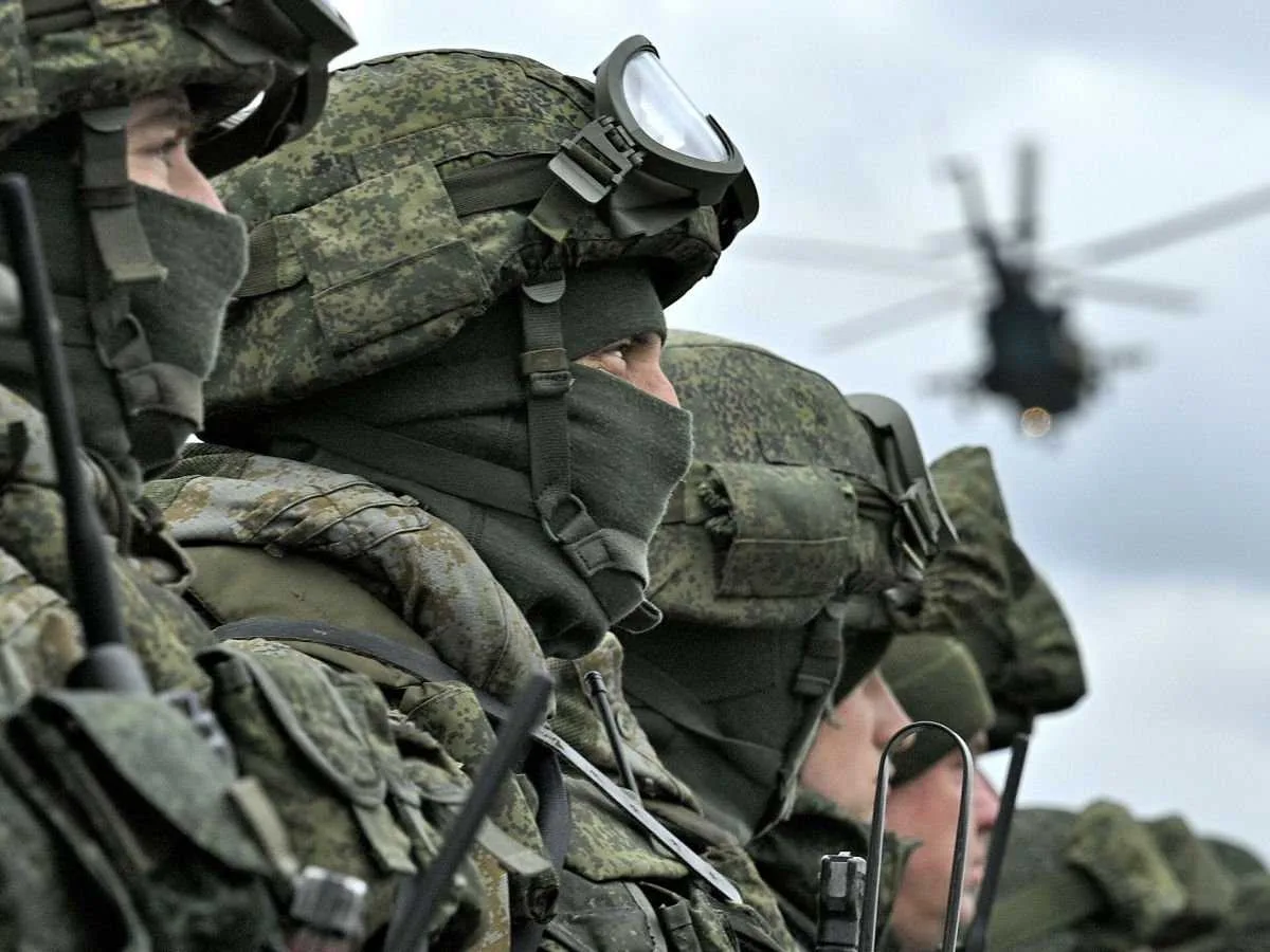 Российских солдат переодевают в форму ВС Беларуси для атаки Украины