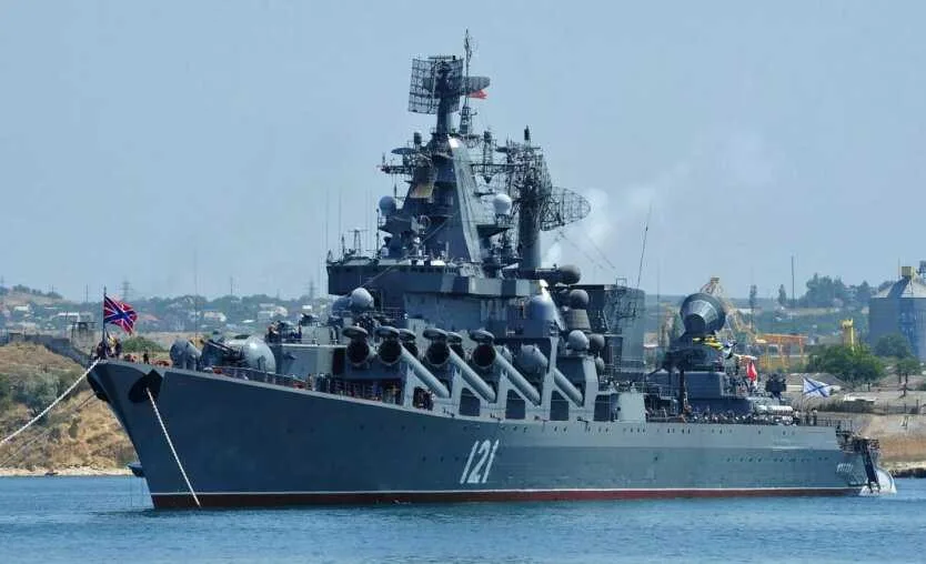 Русский корабль (Крейсер Москва) таки пошел нахуй! По крейсеру ударили ракеты “Нептун” (ВИДЕО)