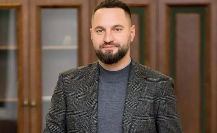 Меньшиков Даниил Алексеевич набивает карманы на Львовской таможне