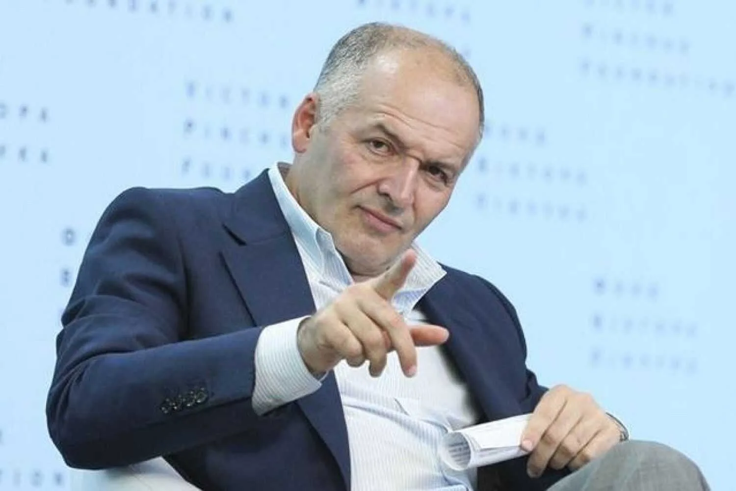 Виктор Пинчук – плюшкинство в чистом виде, но с золотом: в сети показали роскошный особняк олигарха, выехавшего за границу