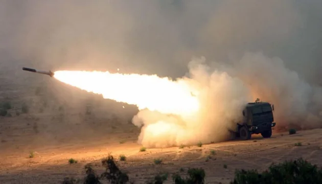 Под Херсоном HIMARS уничтожил эшелон из более 40 вагонов, прибывший из Крыма – From-UA: Новини України