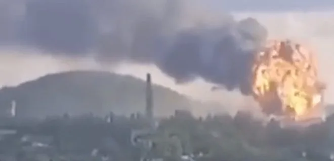 Горловка. ВСУ ударили по скоплению российской техники (ВИДЕО)