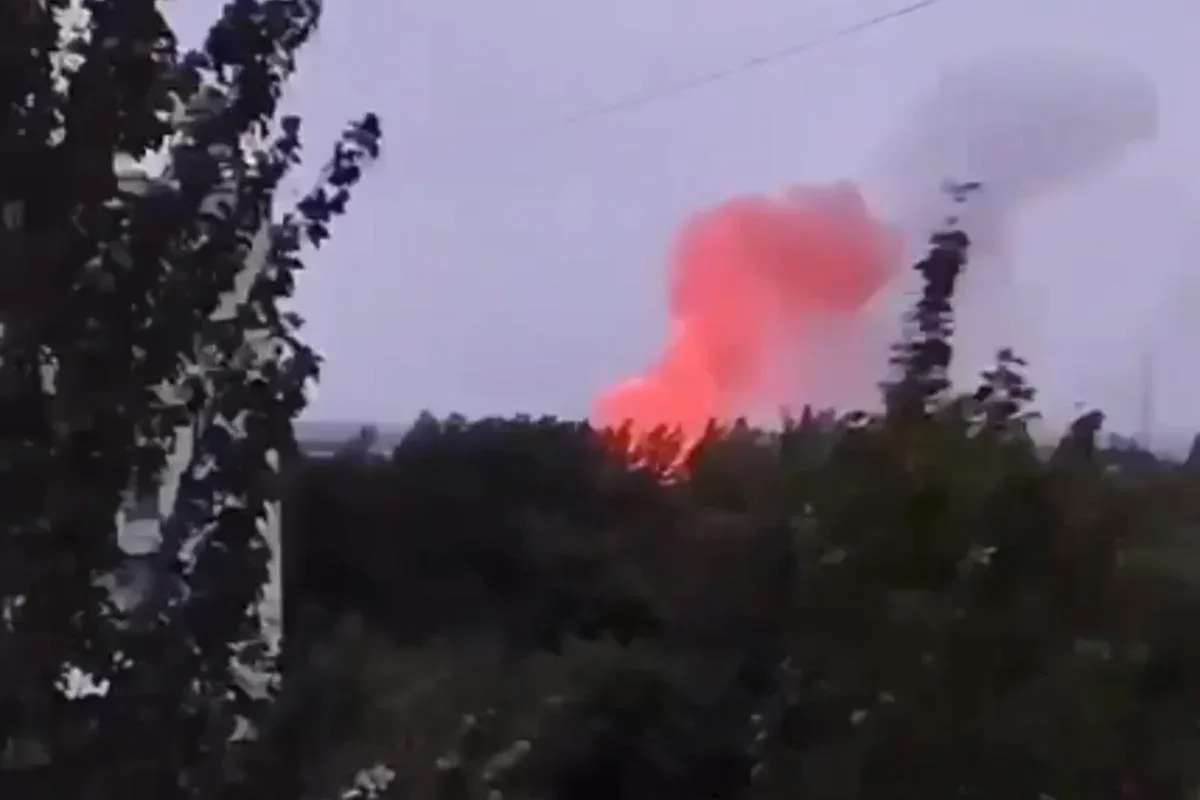 Горловка. Мощные взрывы: уничтожен склад боекомплекта (видео)