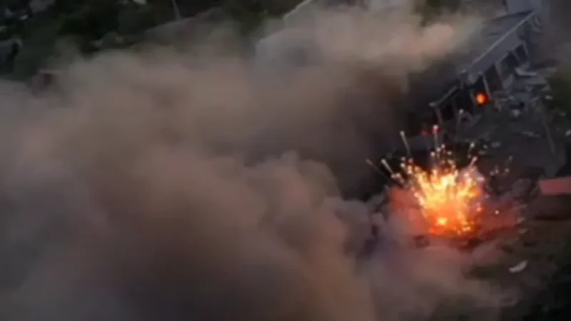 В Донецке что-то грандиозно залетело на базу российских боевиков из банды «Пятнашка» (+видео) – From-UA: Новини України