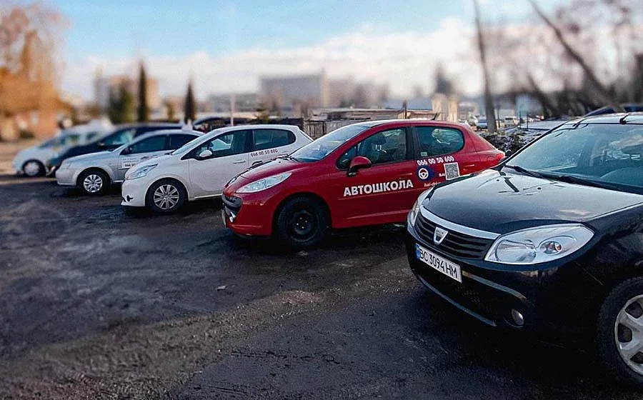 Які переваги професійної автошколи?
