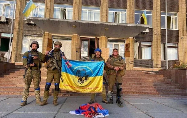 Купянск. ВСУ зашли в город. Украинский флаг уже на горсовете (ФОТО)