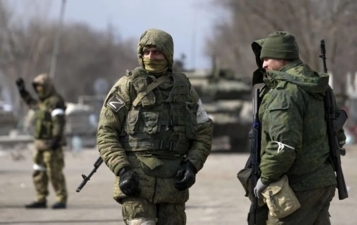 Олешки. Российские военные массово бегут из города на левом берегу Днепра