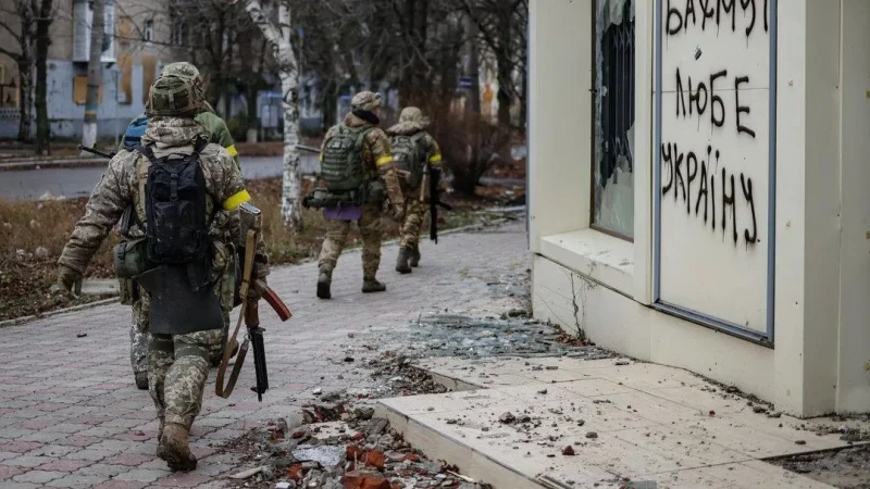 Bloomberg: Потери РФ под Бахмутом открывают ВСУ путь к новому контрнаступлению 4 – From-UA: Новини України