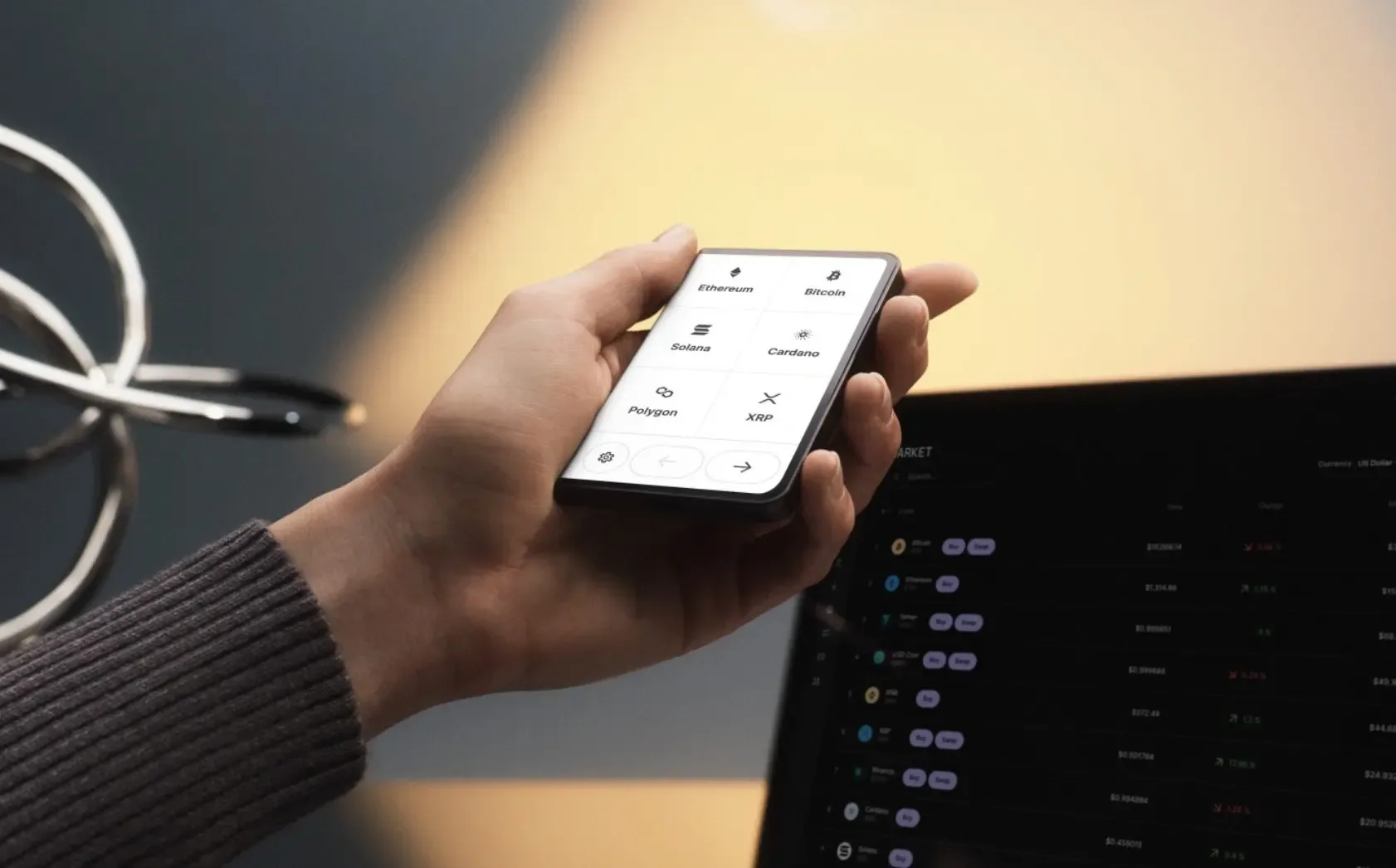 Stax — новый девайс Ledger, разработанный Тони Фаделлом