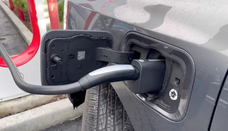 Электромобили сторонних производителей заряжаются от Tesla: первые нагнетатели теперь одобрены и в США