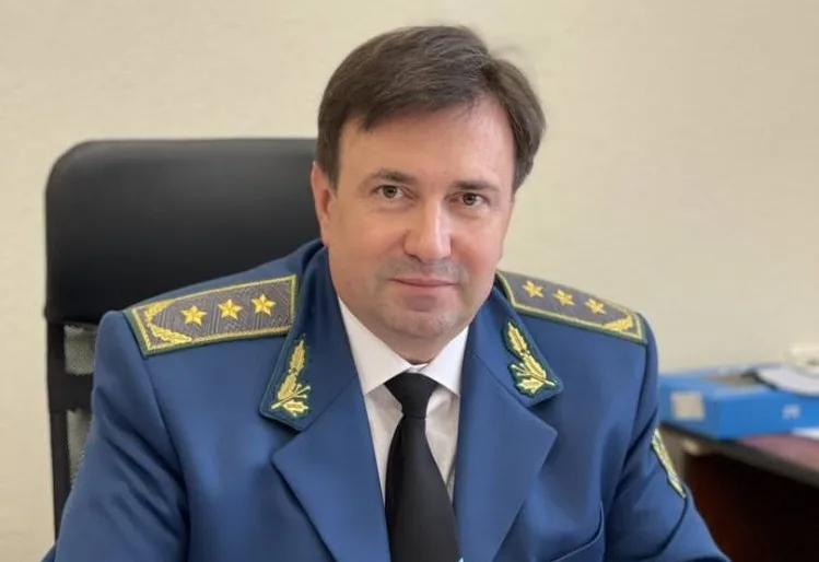 Руслан Черкасский отправил сожительницу заграницу с 760 тысячами украденых долларов