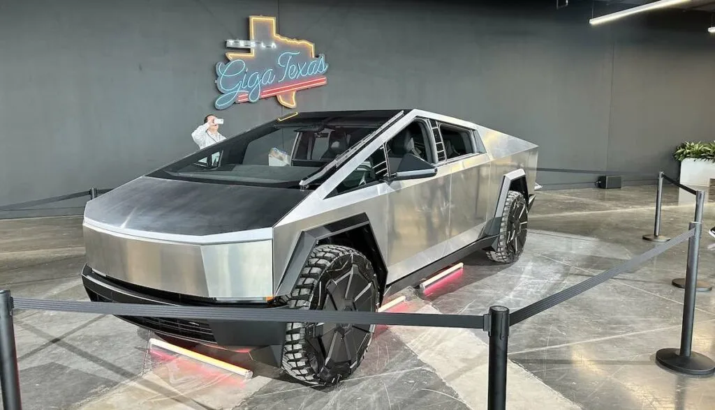 Дорогой бонус Tesla: билет на мероприятие с первыми передачами Cybertruck стоит 30 000 баллов
