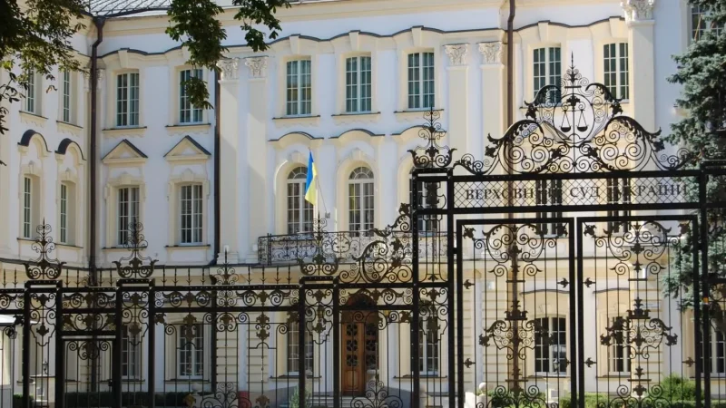 «Я сижу в том же кабинете, в котором и сидел». Украина тратит сотни миллионов гривен на суды-«призраки» – From-UA: Новини України
