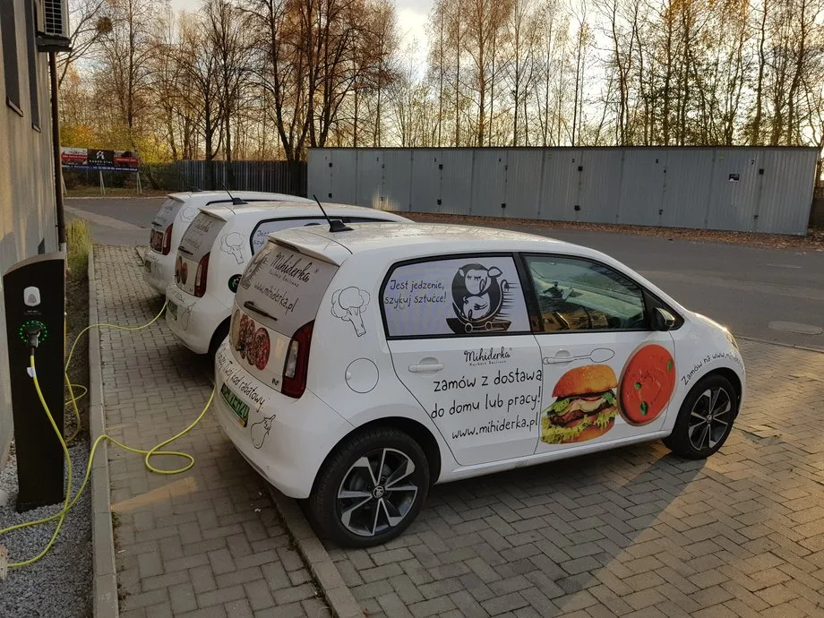 Skoda Citygo-e iV доставляет блюда Михидерки