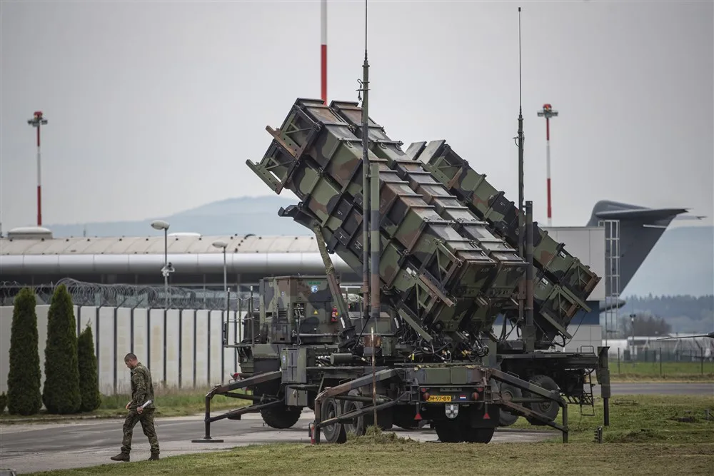 США дозволяють збивати російську авіацію над територією РФ, застосовуючи Patriot, – WP