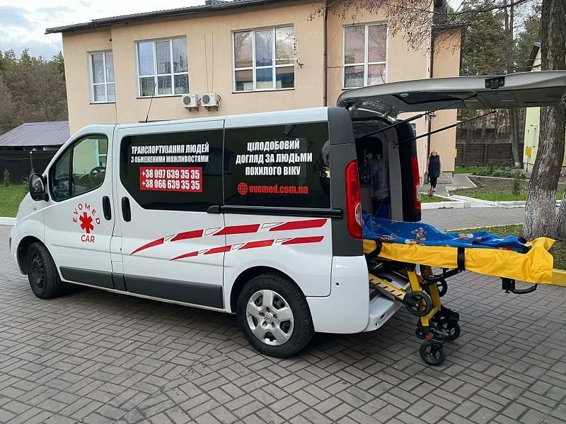 Унікальний підхід до кожного пацієнта: як EVOMED забезпечує комфорт у транспортуванні лежачих хворих