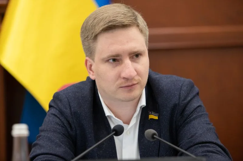 Володимир Бондаренко: 10 найгучніших корупційних схем “правої руки” Комарницького