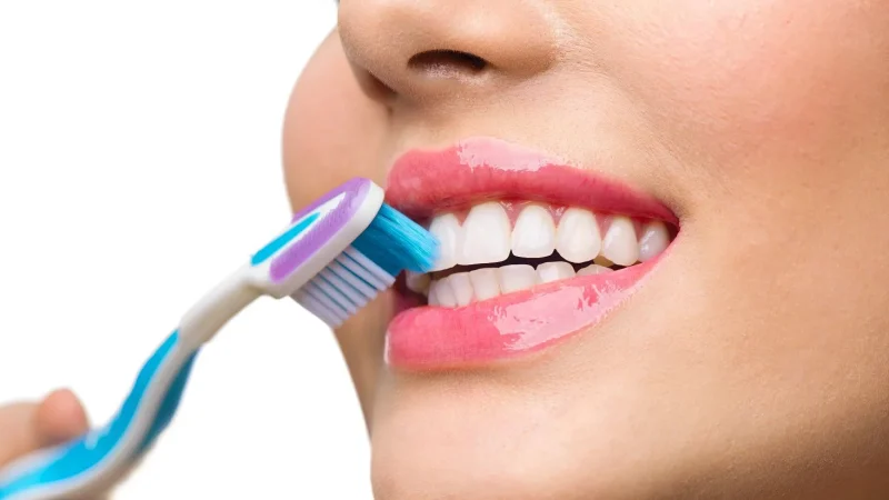 Як правильно доглядати за зубами вдома: поради стоматологів OCTA Dental – From-UA: Новини України