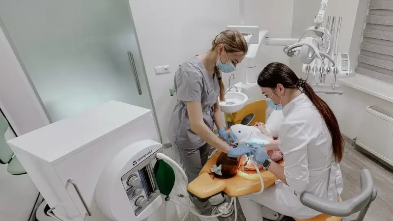 Дитяча стоматологія в «Усмішці»: як створюється комфортний світ без страхів – From-UA: Новини України